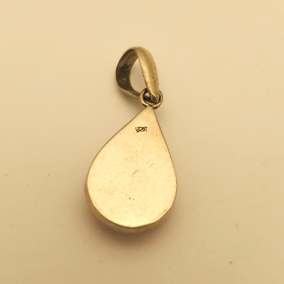 Pink stone pendant in a silver tone bezel - Picture 3 of 3